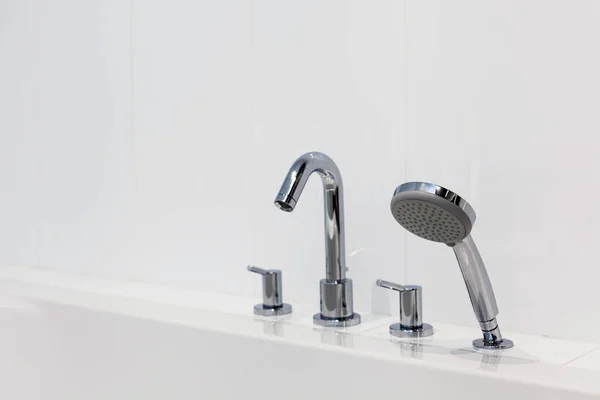 Banheiro Brilhante Com Novo Sahower Hrome Faucet — Fotografia de Stock