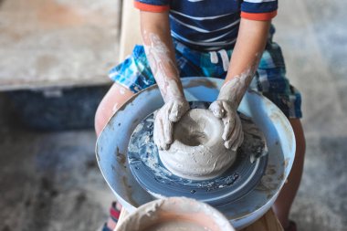 Top düz yatıyordu görünümü fotoğraf eğlenceli yukarıda yüksek açı sevinç küçük sanatçı sit çalışma alanı içinde olun yemekleri ya da sofra anın tadını çıkarın