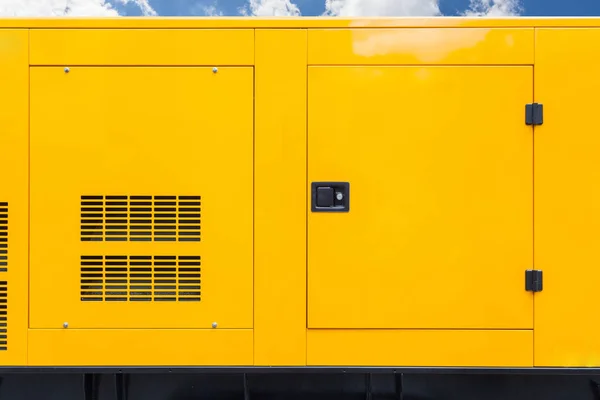 Велика Жовта Мобільна Дизельна Коробка Автономного Генератора Аварійної Електроенергії Стоїть — стокове фото