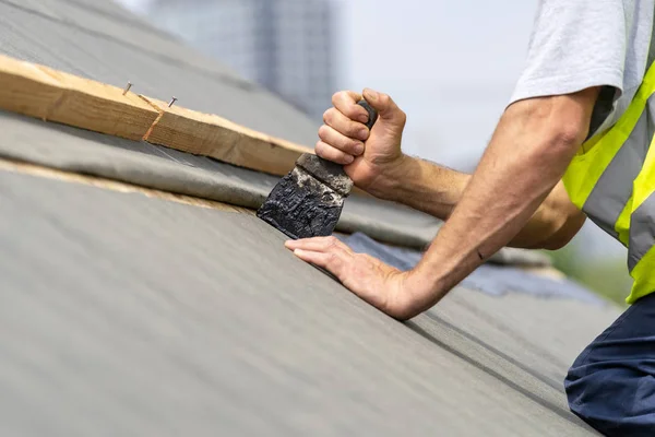 Building construction process of new wooden roof on wood frame h — Stock Photo, Image