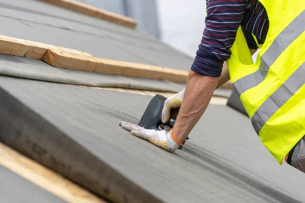 Building construction process of new wooden roof on wood frame h — Stock Photo, Image