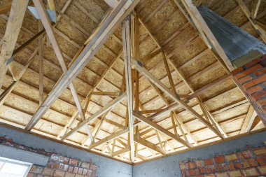 Yapım aşamasında yeni ev düşük açı görünümü