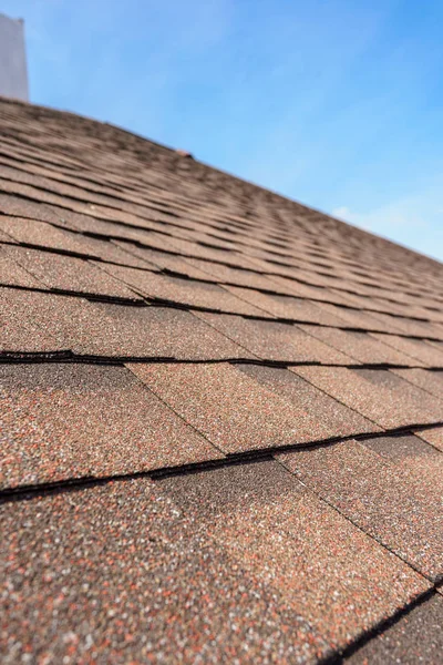 Asphalt tile roof on new home under construction — Stock Photo, Image