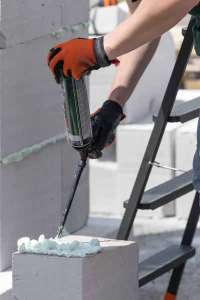 Proces van bouw huis uit het gassilicaat blok — Stockfoto