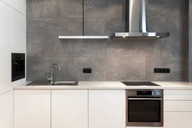 Dahili cihaz ile modern ve yeni mutfak