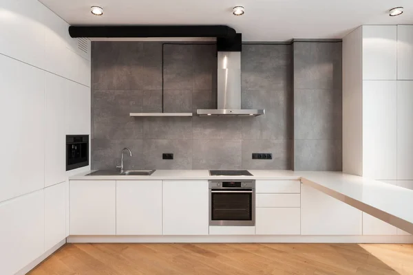 Modern és új konyha beépített készülékvel — Stock Fotó