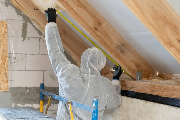 Professional builder man installing thermal insulation layer with mineral rock wool — Stock Photo, Image