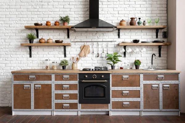 Holzküchenfassade Wohnung Mit Modernem Interieur Neue Möbel Gasherd Eingebaute Backofenausrüstung — Stockfoto