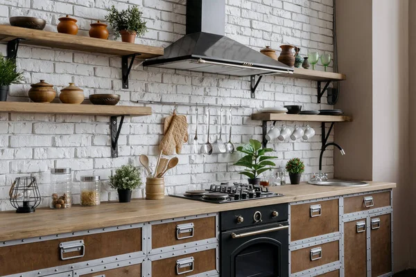 Vista Laterale Della Cucina Legno Con Mobili Nuovi Rubinetto Acqua — Foto Stock