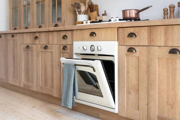 Vue Latérale Salle Cuisine Confortable Avec Intérieur Moderne Meubles Bois — Photo