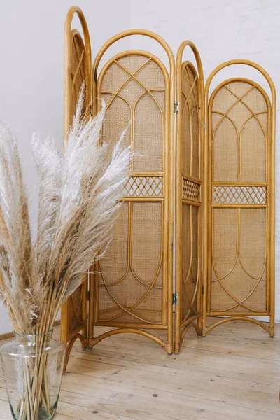 Verticale Foto Van Comfortabele Slaapkamer Boheemse Interieur Stijl Met Bamboe — Stockfoto
