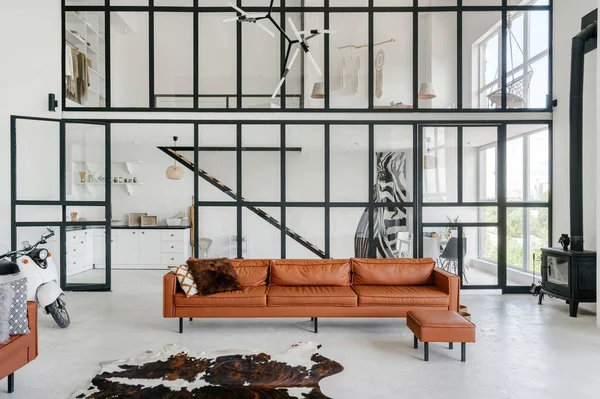 Komfortní Obývací Pokoj Moderním Designem Interiéru Kožená Pohovka Betonové Podlaze — Stock fotografie