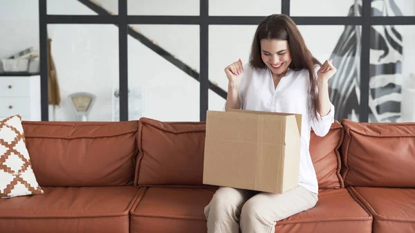 Shopping Delivery Concept Happy Excited Young Woman Sitting Couch Wearing — Stock Photo, Image