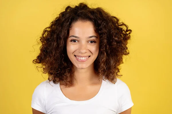 Concept Natural Beauty Portrait Happy Adult Afro American Woman Beaming — Stock Photo, Image