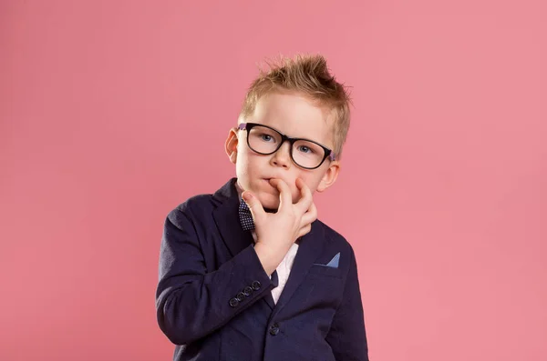 Ragazzo Della Scuola Nervosamente Mordere Unghie Bulling Concetto Psicologia Infantile — Foto Stock