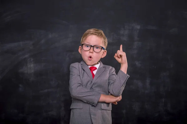 Gelukkige Lachende Schooljongen Die Naar Links Wijst Terug Naar School — Stockfoto