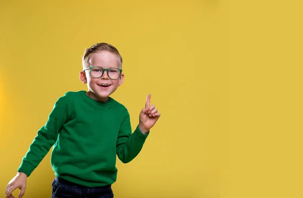 Funny Little Boy Glasses Pointing Yellow Wall Child Elementary School — Stock Photo, Image