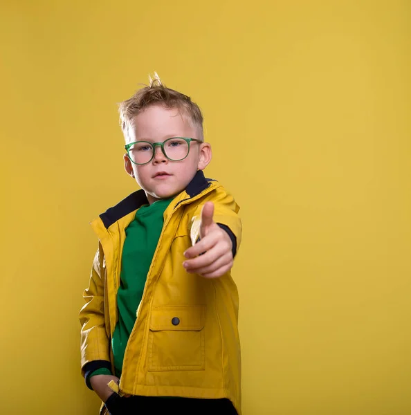 Funny Little Boy Glasses Thumbs Yellow Wall Child Elementary School — Stock Photo, Image