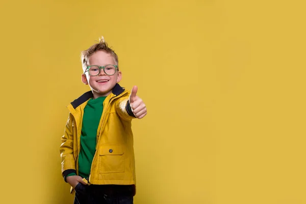 Funny Little Boy Glasses Thumbs Yellow Wall Child Elementary School — Stock Photo, Image