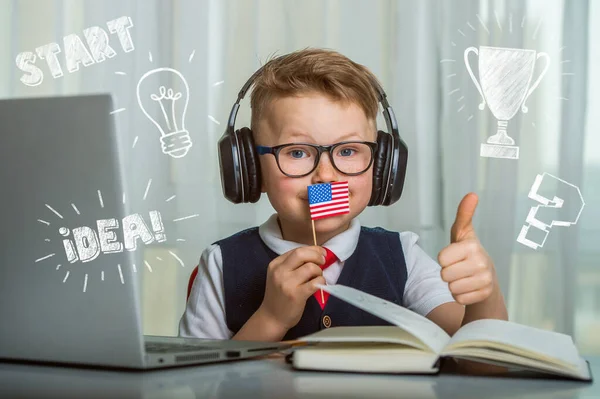 Back to school. Thinking child doing homework online with smartphone. Pupil in headphones. Learn English. — Stock Photo, Image