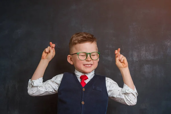 Niño Cruzando Dedos Pedir Deseos Los Niños Con Los Ojos — Foto de Stock