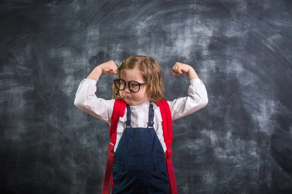 Portrait Une Enfant Fille Lunettes Prête Aller École Succès Créativité — Photo