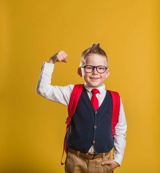 Portret Van Grappig Kind Toont Spieren Kleine Zakenman Vertrouwenwekkend Succes — Stockfoto