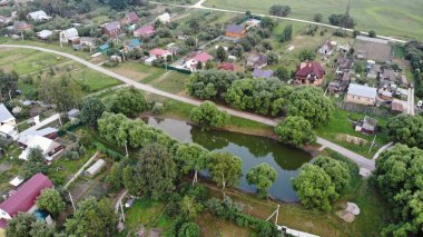 İnsansız hava aracından köy ve göl