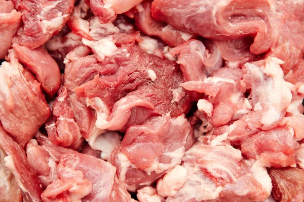 Çiğ et parçası domuz eti ya da sığır eti.