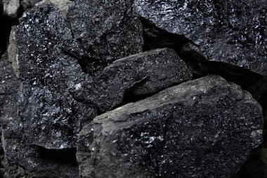 Siyah kömür yığını kapat. Kömür madenciliği