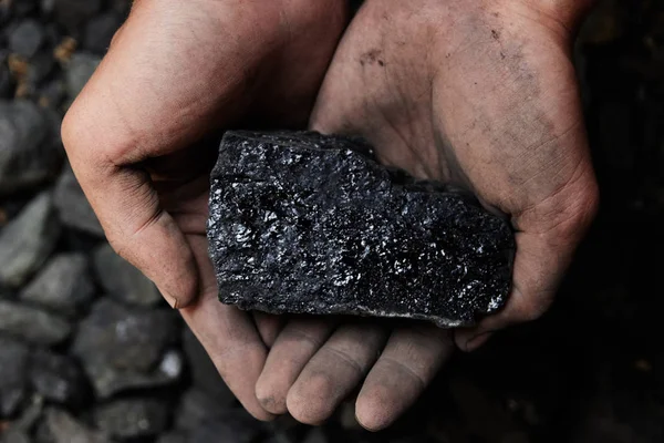 Kohlebergmann Den Händen Der Menschen Mit Kohle Hintergrund Kohlebergbau Oder — Stockfoto