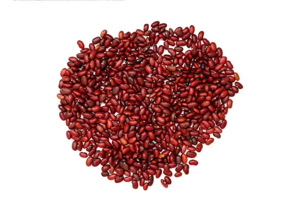 Yığın kırmızı börülce, beyaz arka plan üzerinde izole fasulye konserve