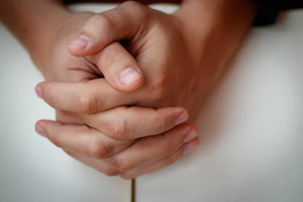 Händerna Knäppta Bön Bibeln Kyrkan Koncept För Tro Spirtuality Och — Stockfoto