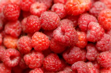 Tatlı kırmızı ahududu yığını bckground için yakın