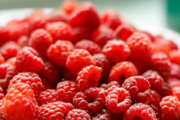 Heap of sweet red raspberries close up for bckground — Stock Photo, Image