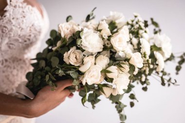 Rustik ve romantik gelin buketi. Düğün birçok renk ve çiçek aranjmanı. Rustik ve romantik gelin buketi. Düğün birçok renk ve çiçek aranjmanı.