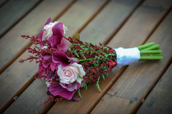 Rusztikus Romantikus Menyasszonyi Csokor Esküvői Elrendezése Sok Szín Virágok Rusztikus — Stock Fotó