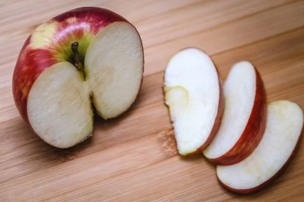 Doskonały Czerwony Zdrowe Firmy Apple Luster Skorupkach Świeże Zdrowe Jedzenie — Zdjęcie stockowe