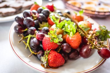 Tatlılar ve pastalar çocuk partileri ve düğünler için