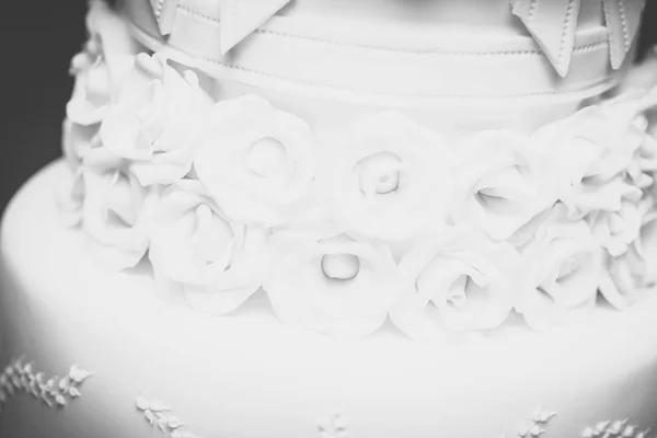 Прикраса Весільного Торта Різнокольоровими Квітами Подається Весільних Прийомах Вінтажний Стиль — стокове фото