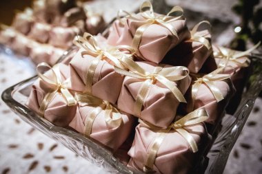 çeşitli düğün tatlılar, modern düğün dekor. Gelinler için lezzetli şeker