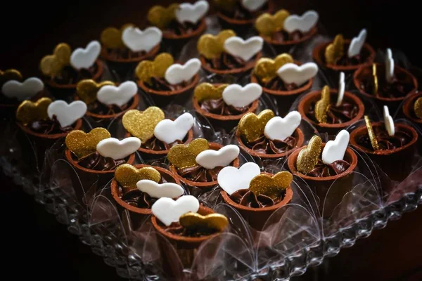 Γλυκά Διακοσμημένα Για Πάρτι Και Γάμους Γλυκά Υψηλής Ζαχαροπλαστικής Σικ — Φωτογραφία Αρχείου