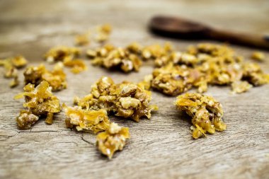 kristalize veya caramelised tatlı.