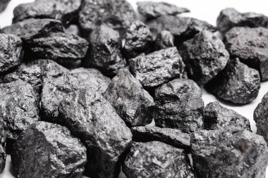 alüminyum taş, cevher çıkarma. Brüt ve nadir alüminyum.