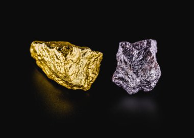 altın ve gümüş brüt taşlar, altın ve gümüş mineral çıkarma. Lüks ve zenginlik kavramı.