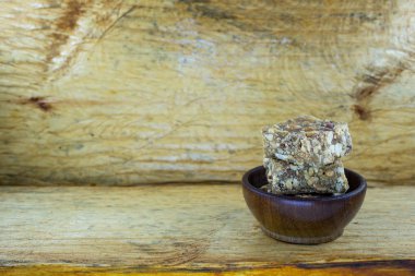 Tatlı denilen pe de moleque, tipik tatlı zemin fıstık, Minas Gerais eyaletinde Brezilya'da yapılan. Metin için yer olan tipik Brezilya yemekleri.