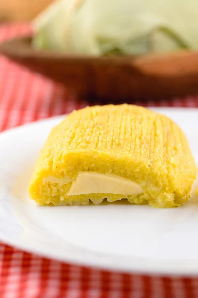 Pamonha, Brazilian sweet corn with cheese filling. Pamonha typical of Brazil, food of the state of minas gerais and goiais. Concept of traditional food. Brazilian food at rural parties in June and Jul — Stock Photo, Image