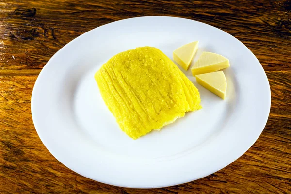 Pamonha, peynir dolgulu Brezilya tatlı mısırı. Brezilya tipik Pamonha, minas gerais ve goiais devlet gıda. Geleneksel gıda kavramı. Haziran ve Temmuz aylarında kırsal partilerde Brezilya gıda