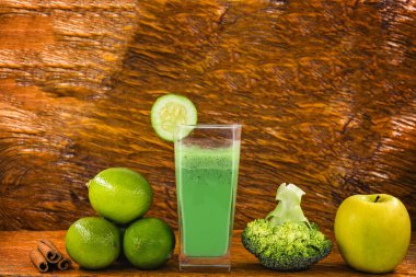 Yeşil suyu Detoks, yeşil sağlık smoothie ile kavanoz, lahana yaprakları, 