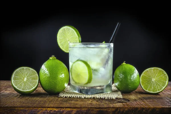Lemon Fruit Lime Caipirinha of Brazil on grey vintage, Brazilian traditional drink, isolated with space for text. — Stok Foto